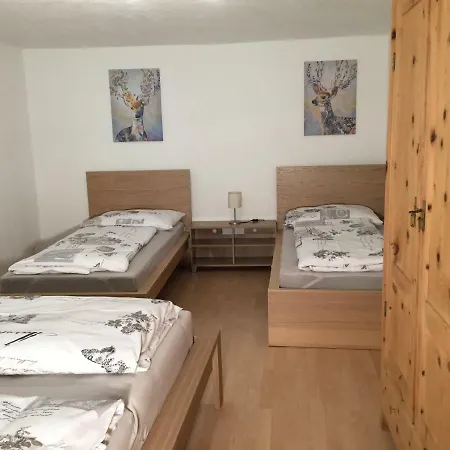 Laerchenstube 米耶德斯