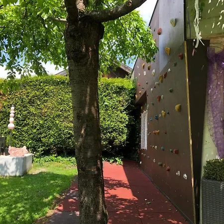 Laerchenstube * ميدرز